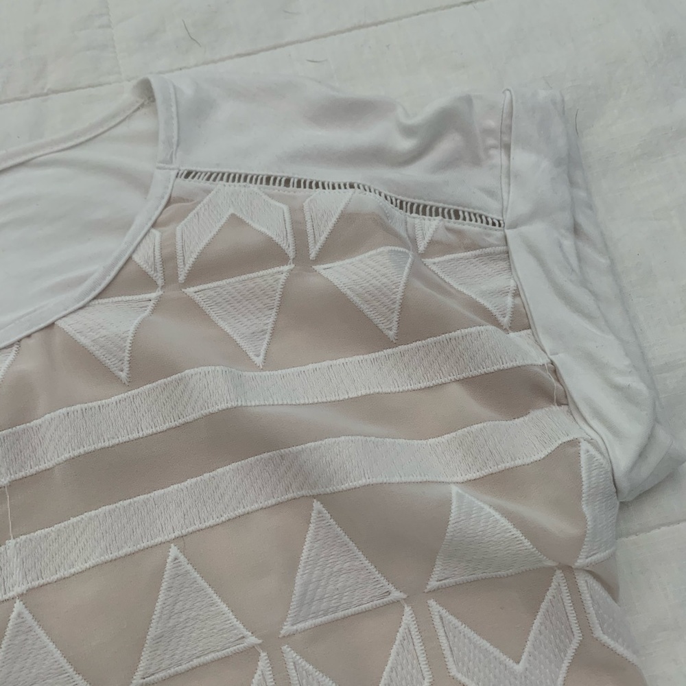 Patterned White Top - Picture 3 of 4